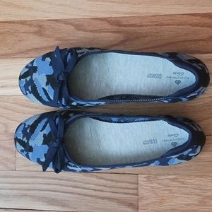 Clarks Cloudsteppers Blue Camo Ballet Flats Size 9